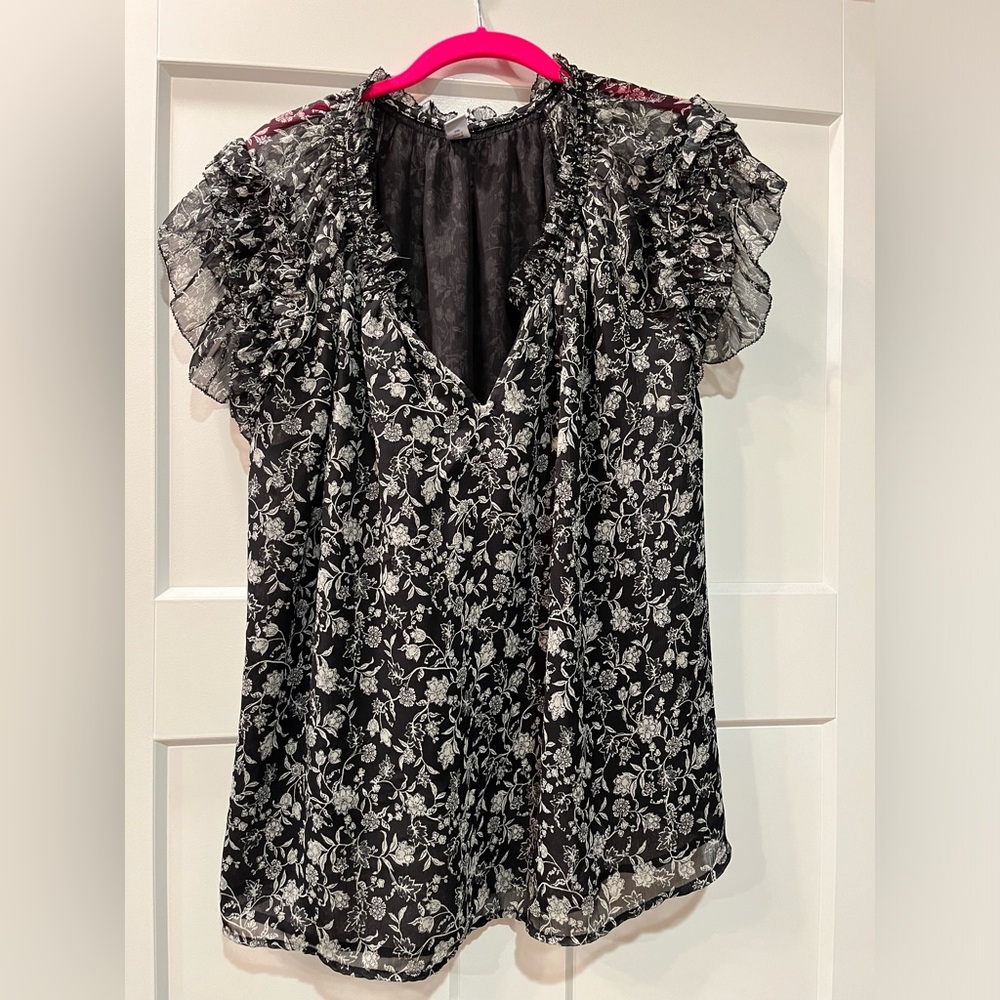 New without Tags 2X Old Navy Black & Cream Top